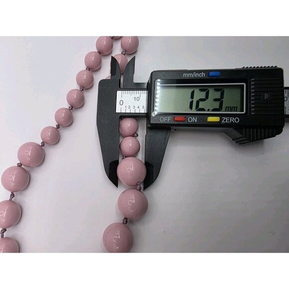 Vtg Les Bernard Inc Necklace Lt Pink‎ Graduated Lucite Beads knotted 18 Inches - Picture 9 of 9